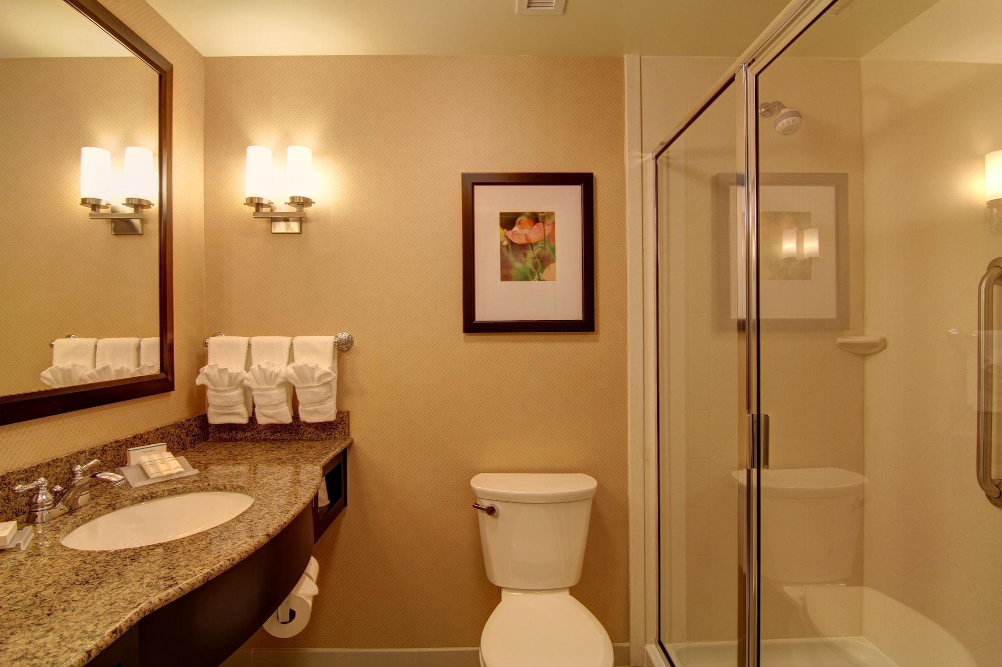 Hilton Garden Inn Woodbridge Dış mekan fotoğraf