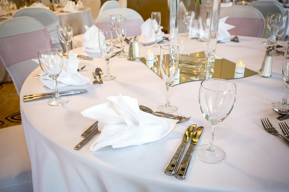 Hilton Garden Inn Woodbridge Dış mekan fotoğraf