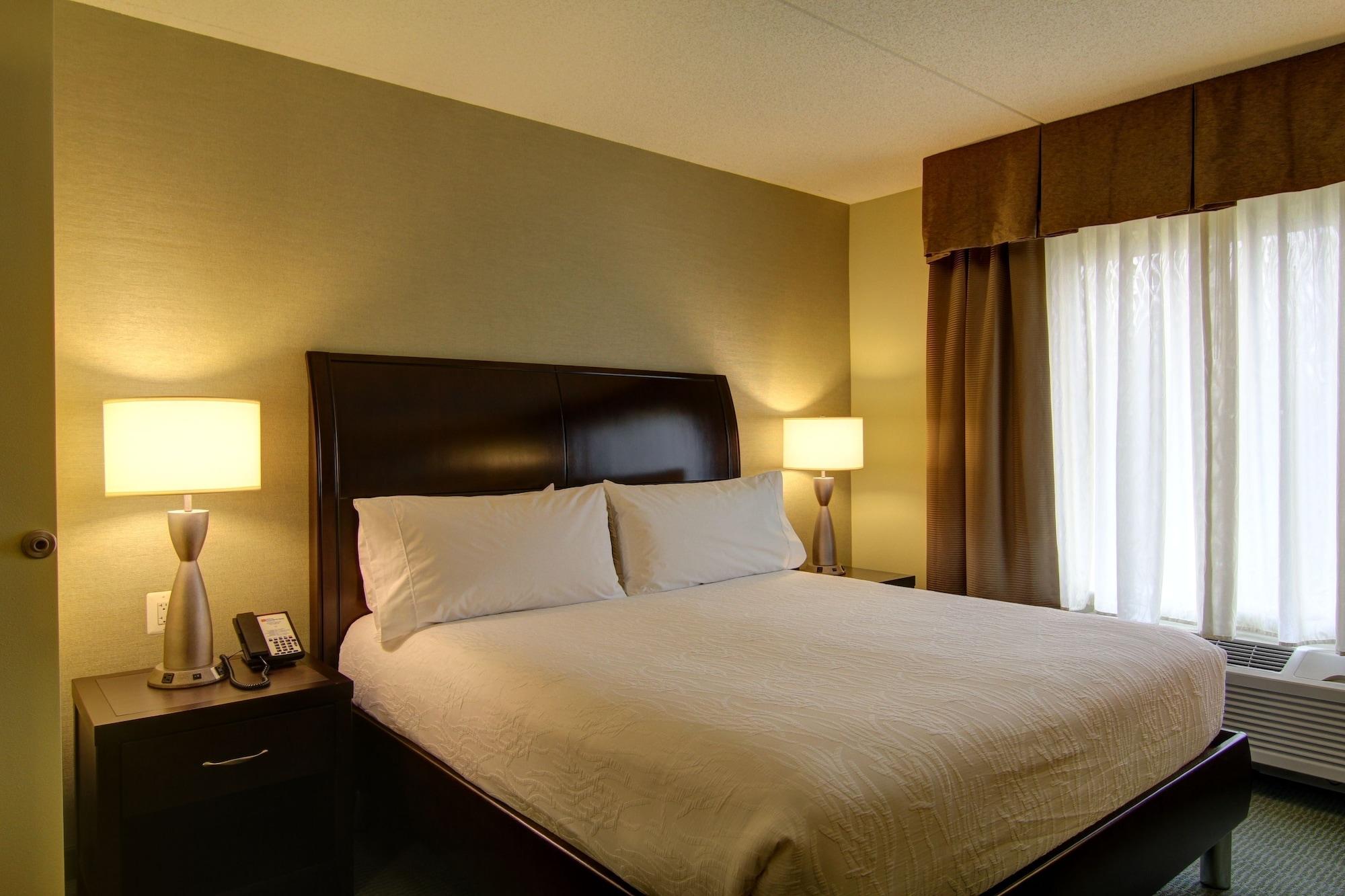 Hilton Garden Inn Woodbridge Dış mekan fotoğraf