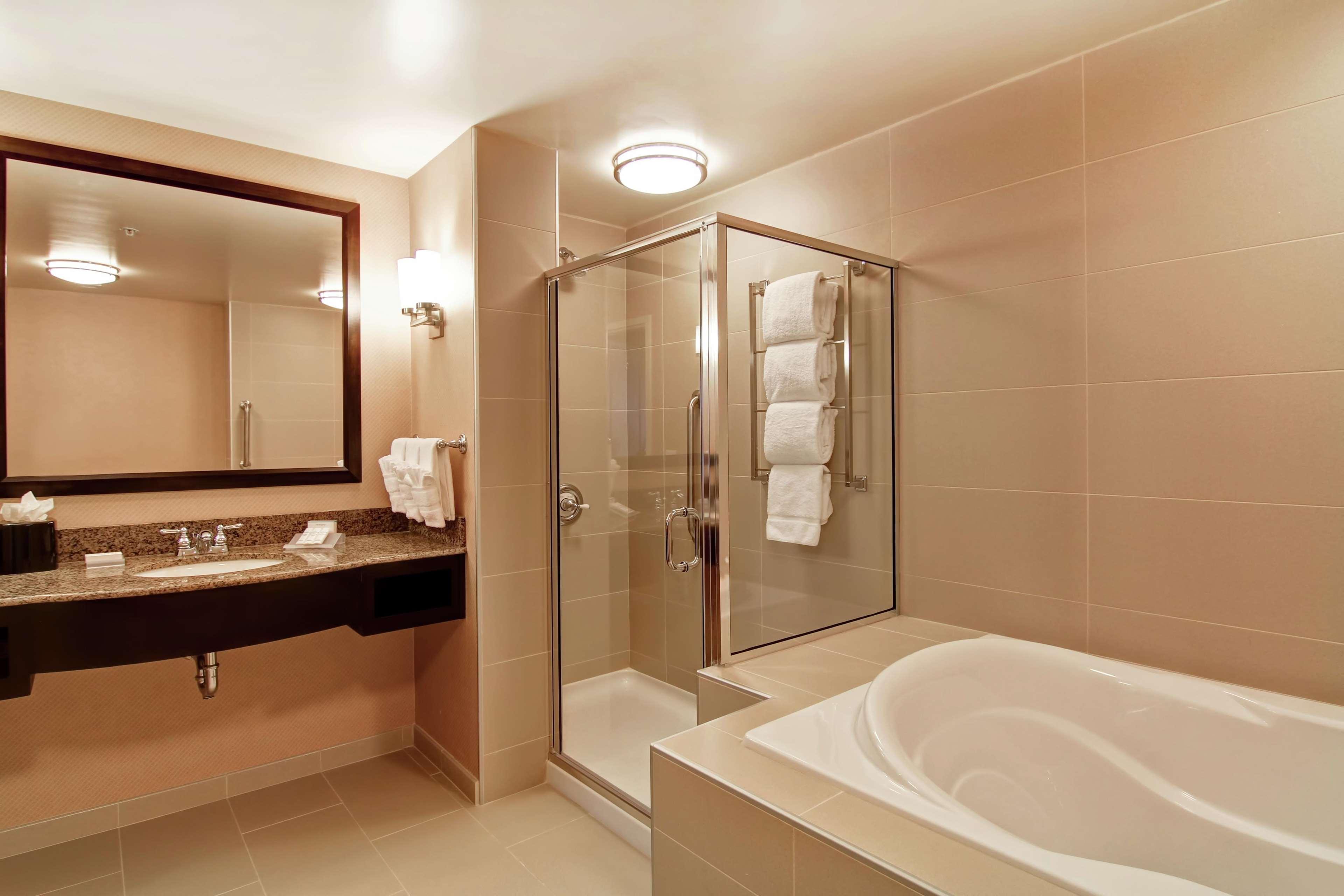 Hilton Garden Inn Woodbridge Dış mekan fotoğraf