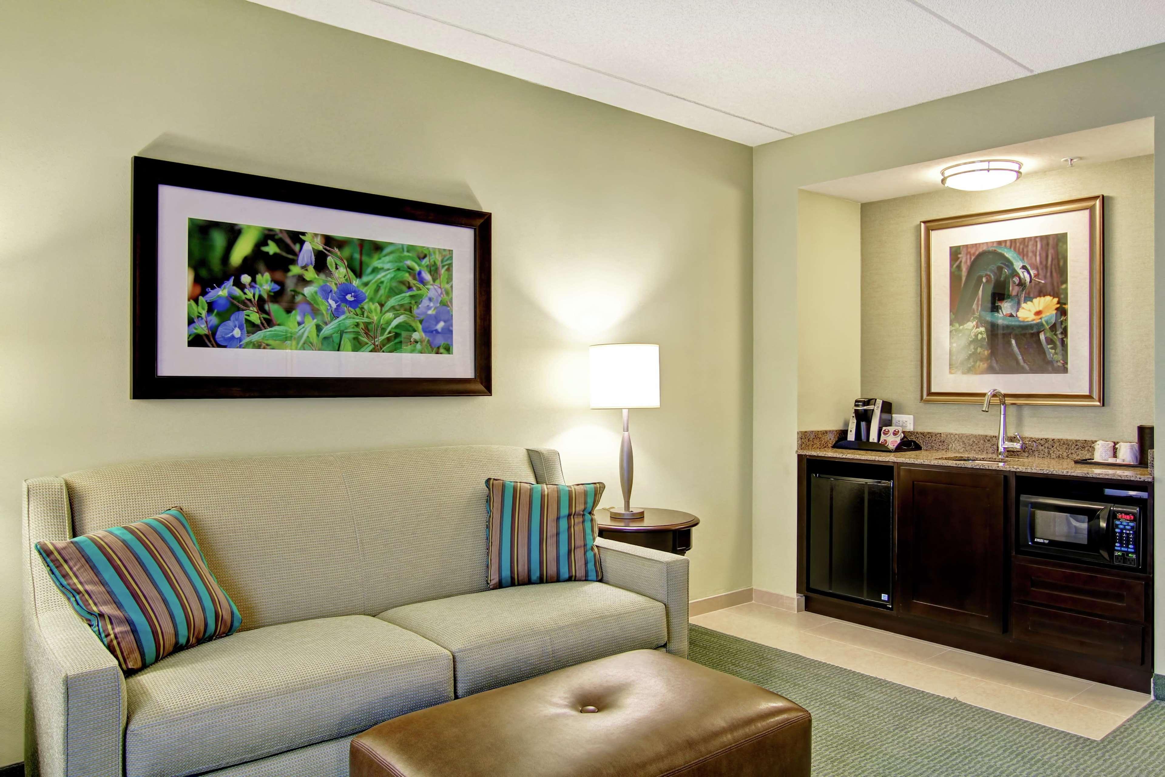 Hilton Garden Inn Woodbridge Dış mekan fotoğraf