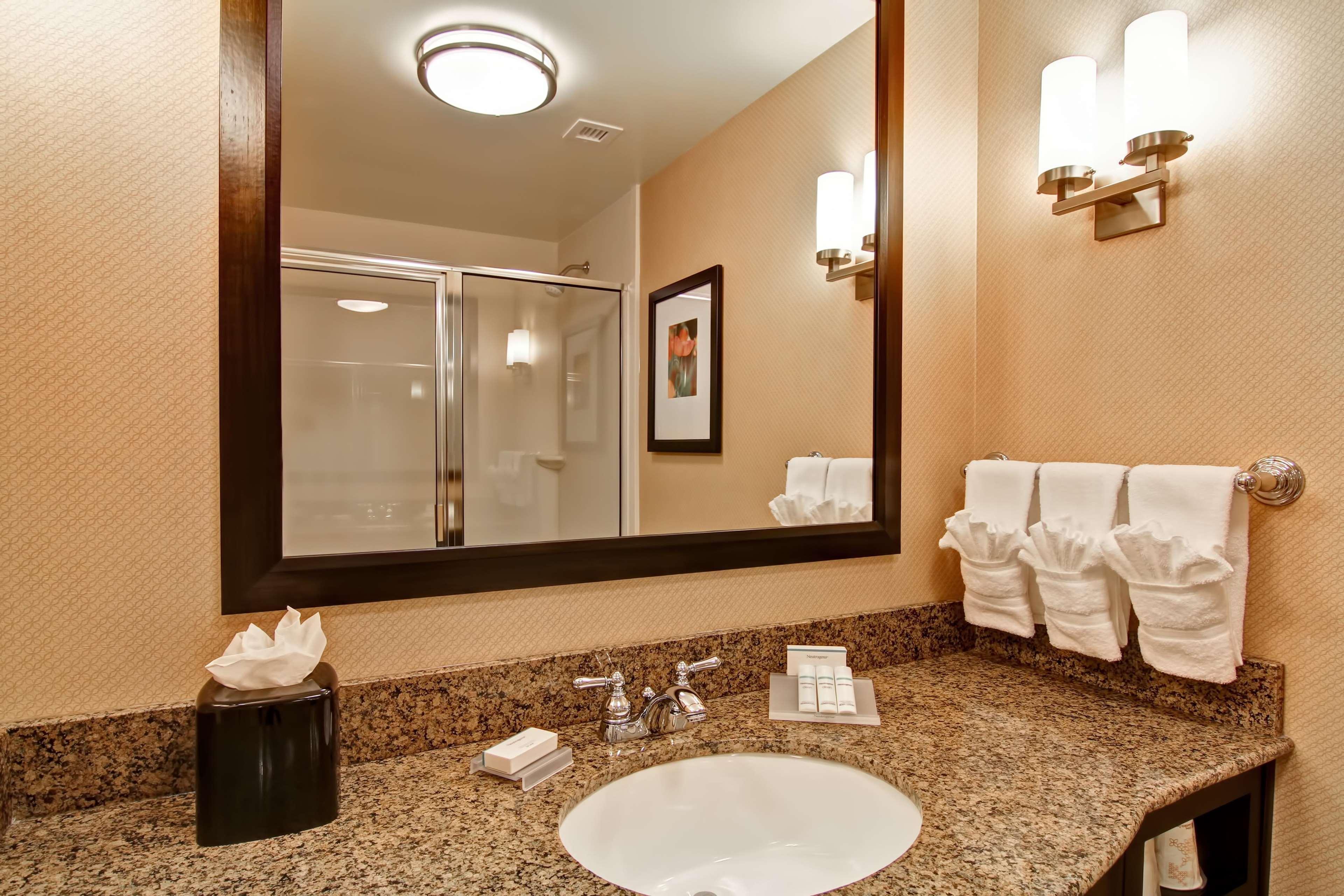 Hilton Garden Inn Woodbridge Dış mekan fotoğraf