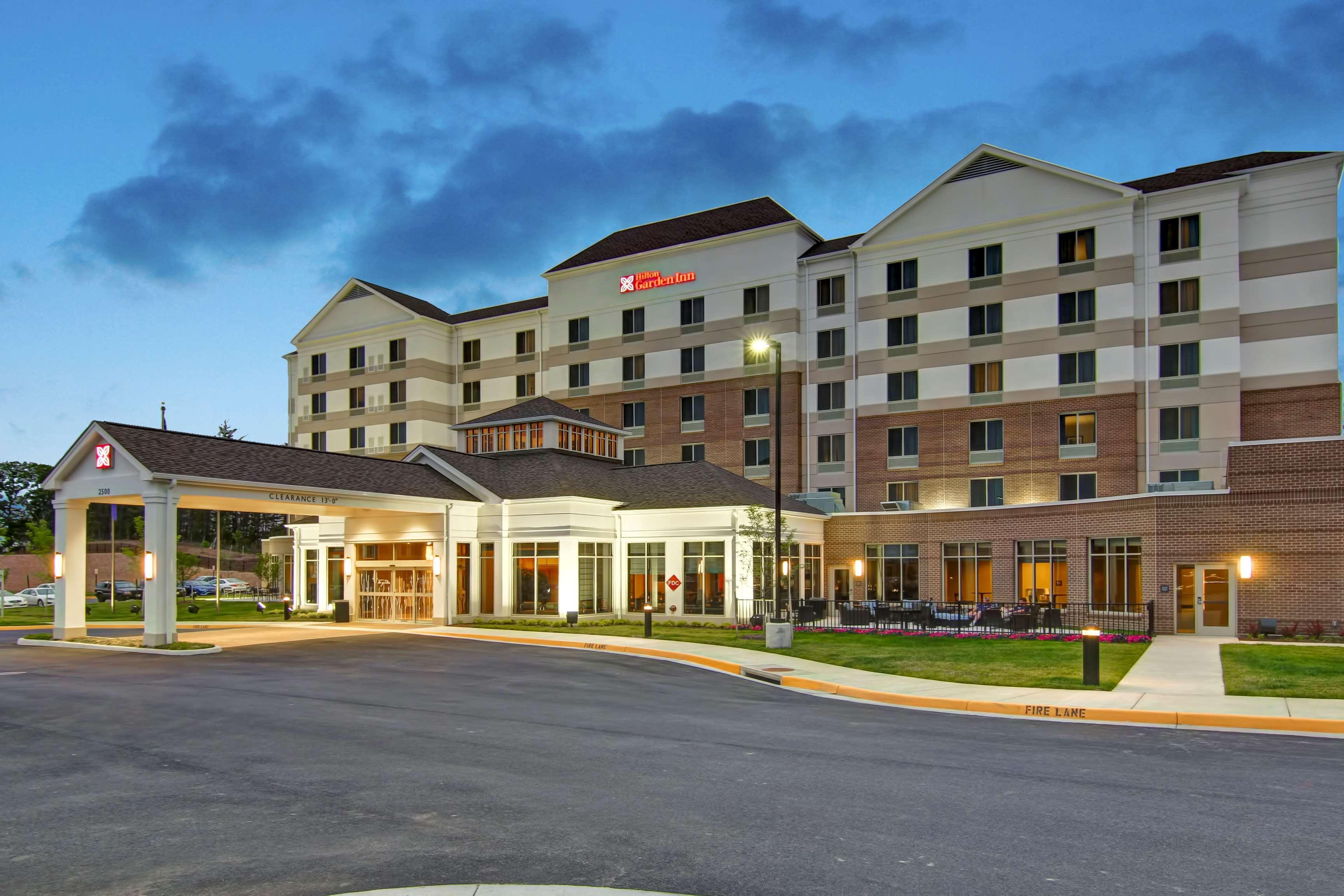 Hilton Garden Inn Woodbridge Dış mekan fotoğraf