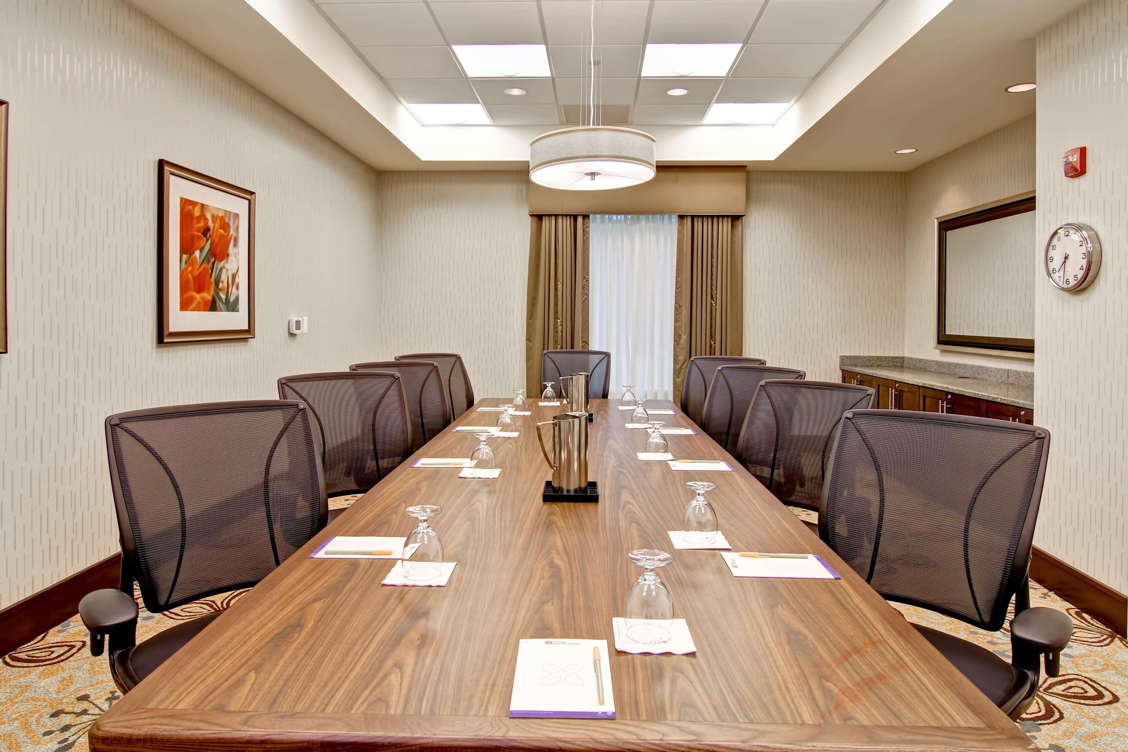 Hilton Garden Inn Woodbridge Dış mekan fotoğraf