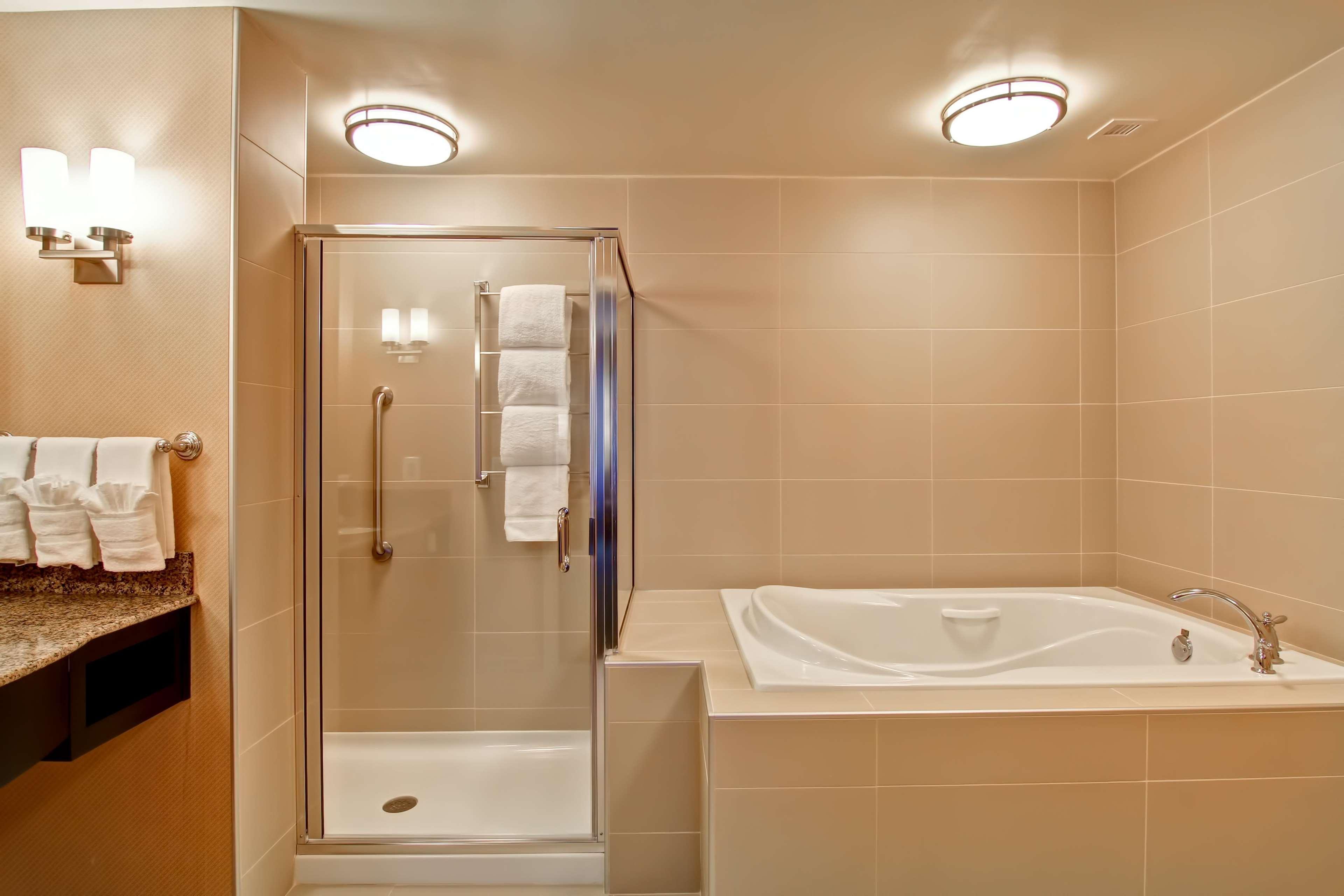 Hilton Garden Inn Woodbridge Dış mekan fotoğraf