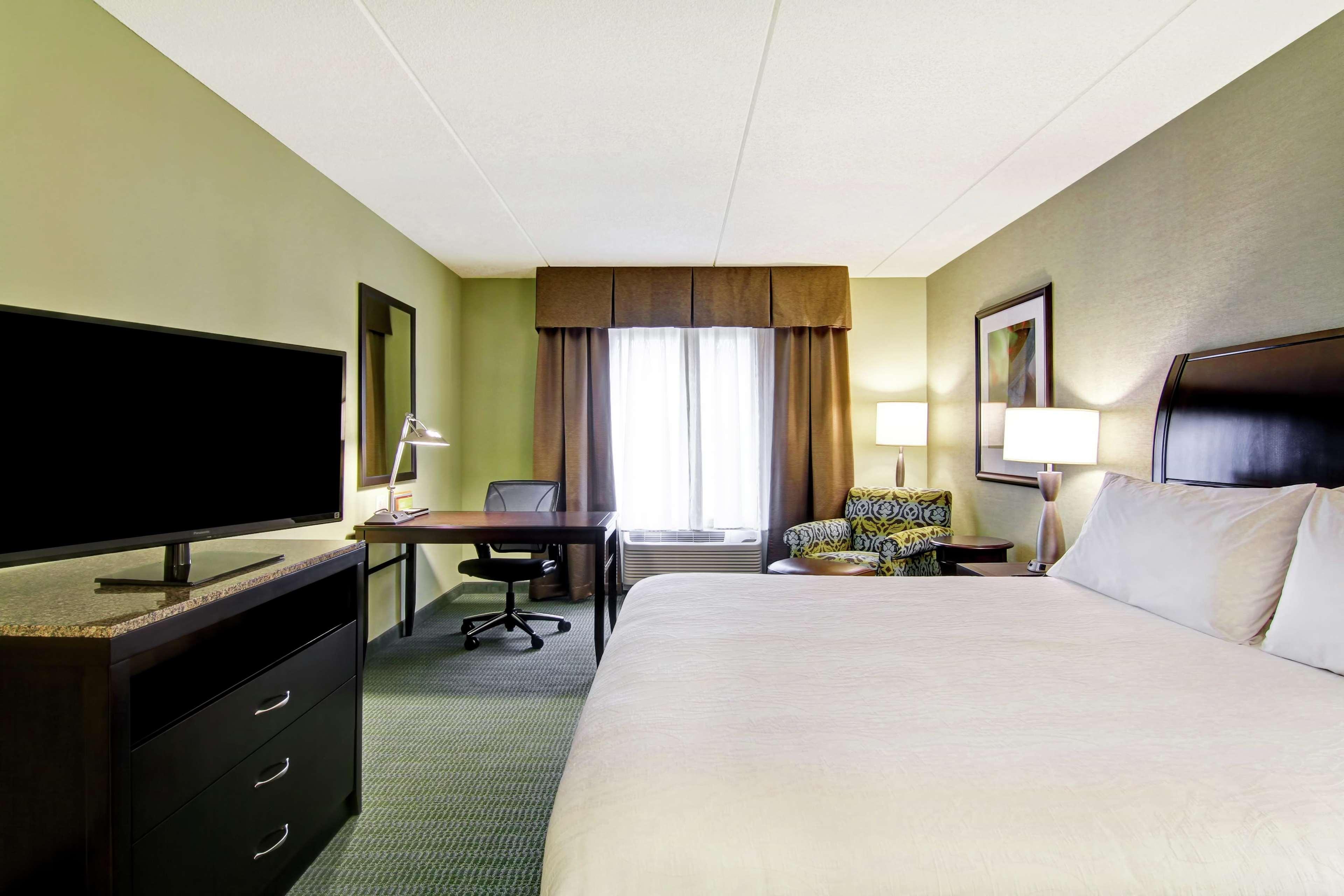Hilton Garden Inn Woodbridge Dış mekan fotoğraf