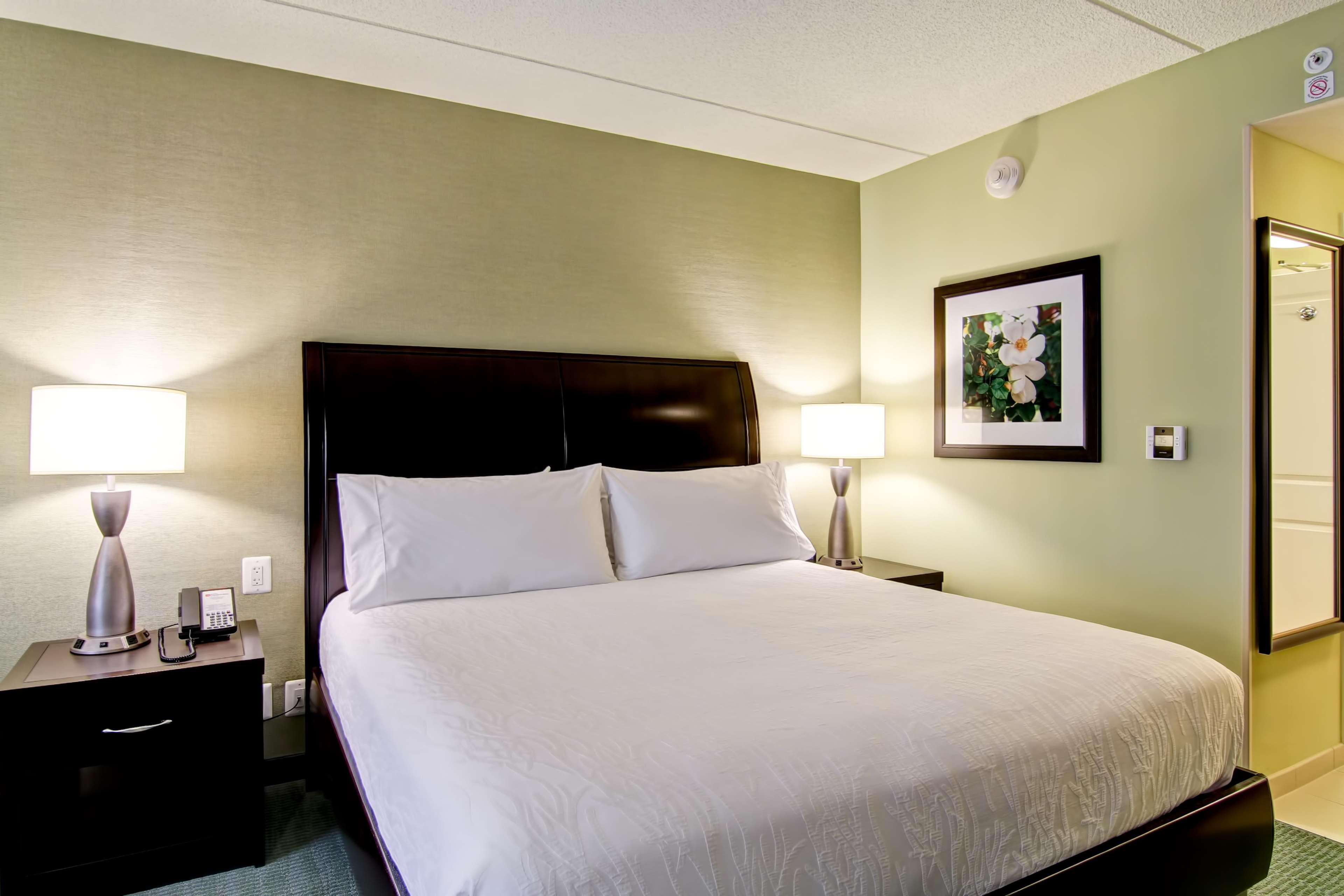 Hilton Garden Inn Woodbridge Dış mekan fotoğraf