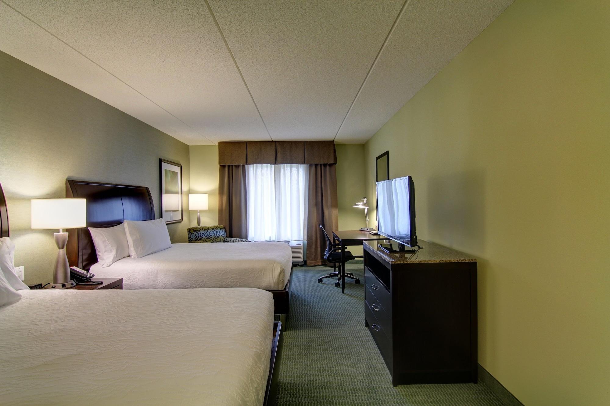 Hilton Garden Inn Woodbridge Dış mekan fotoğraf