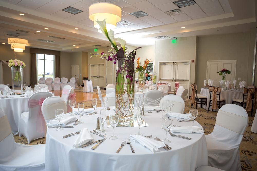 Hilton Garden Inn Woodbridge Dış mekan fotoğraf