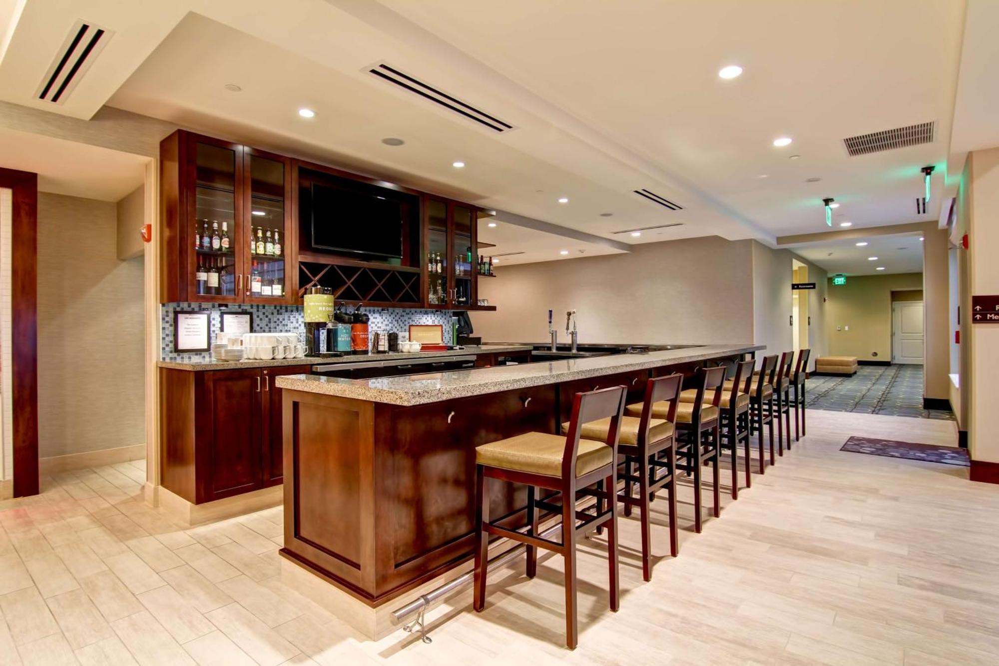 Hilton Garden Inn Woodbridge Dış mekan fotoğraf