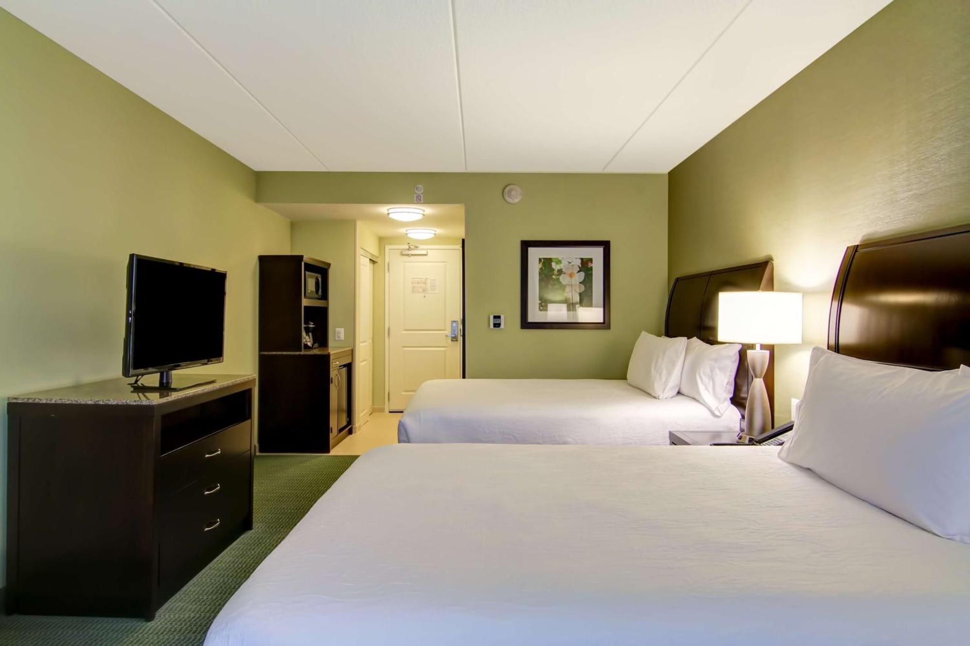 Hilton Garden Inn Woodbridge Dış mekan fotoğraf