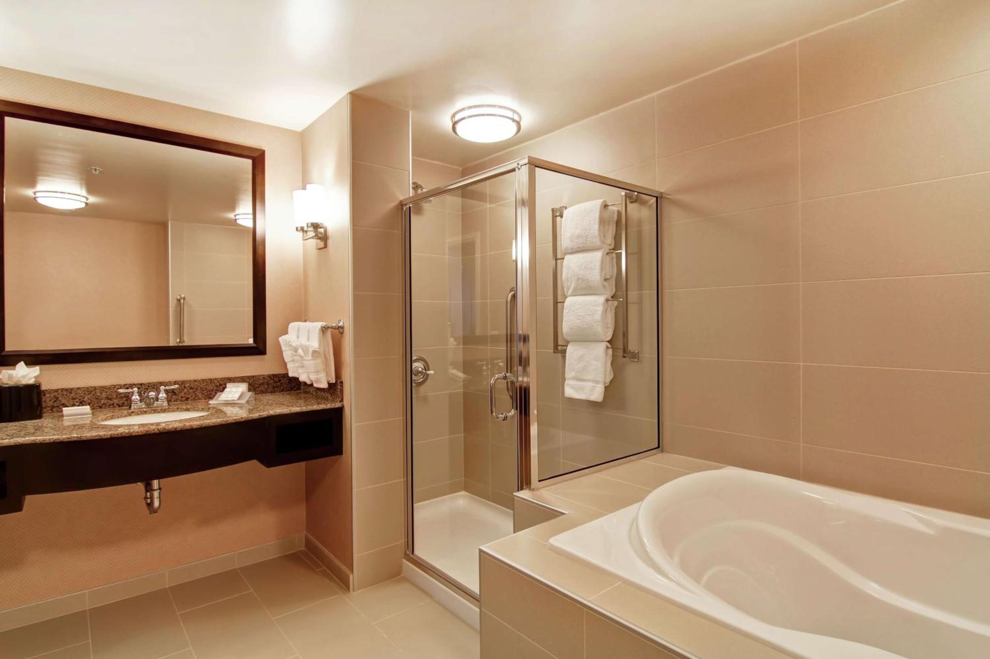 Hilton Garden Inn Woodbridge Dış mekan fotoğraf