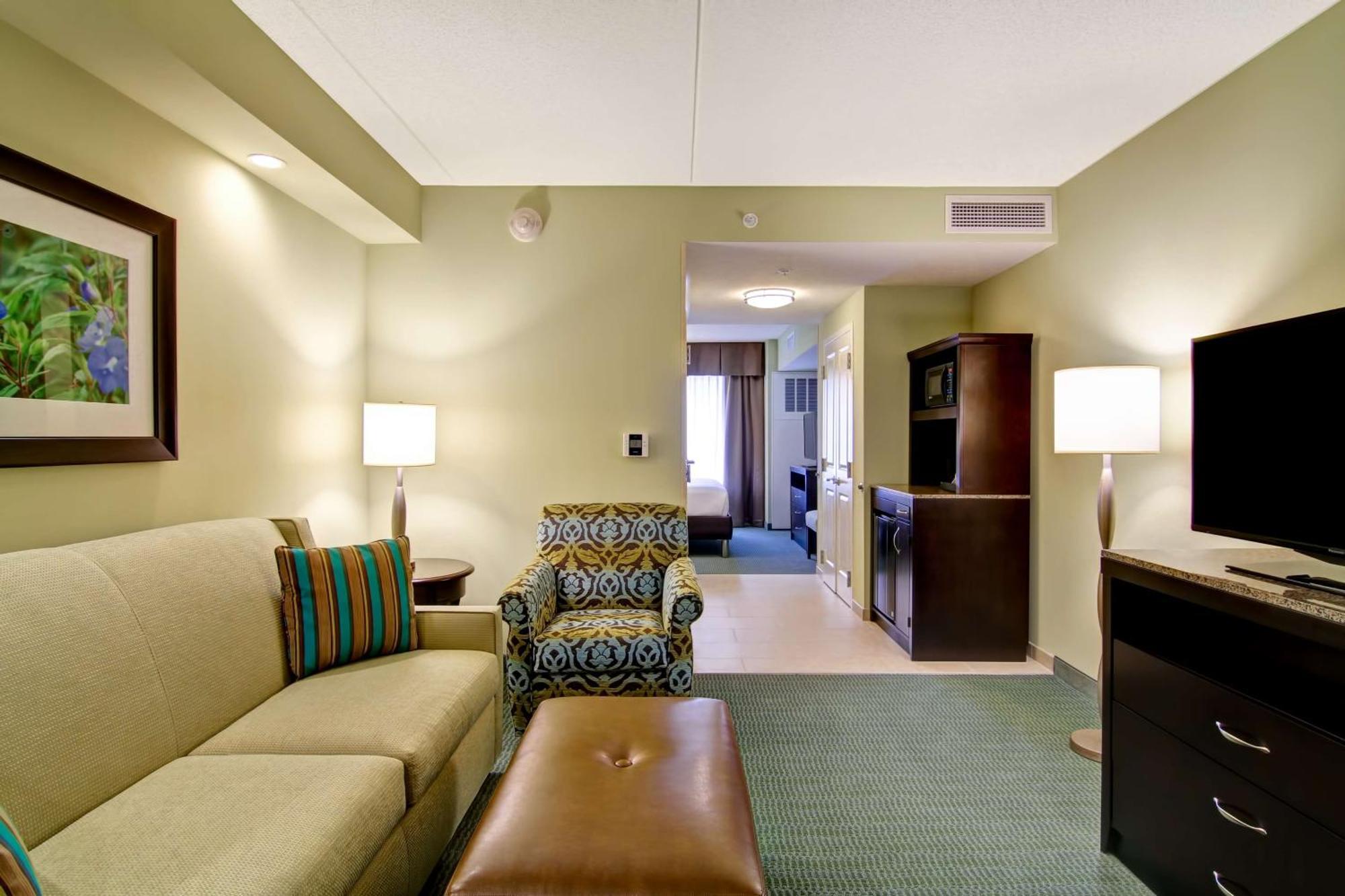 Hilton Garden Inn Woodbridge Dış mekan fotoğraf