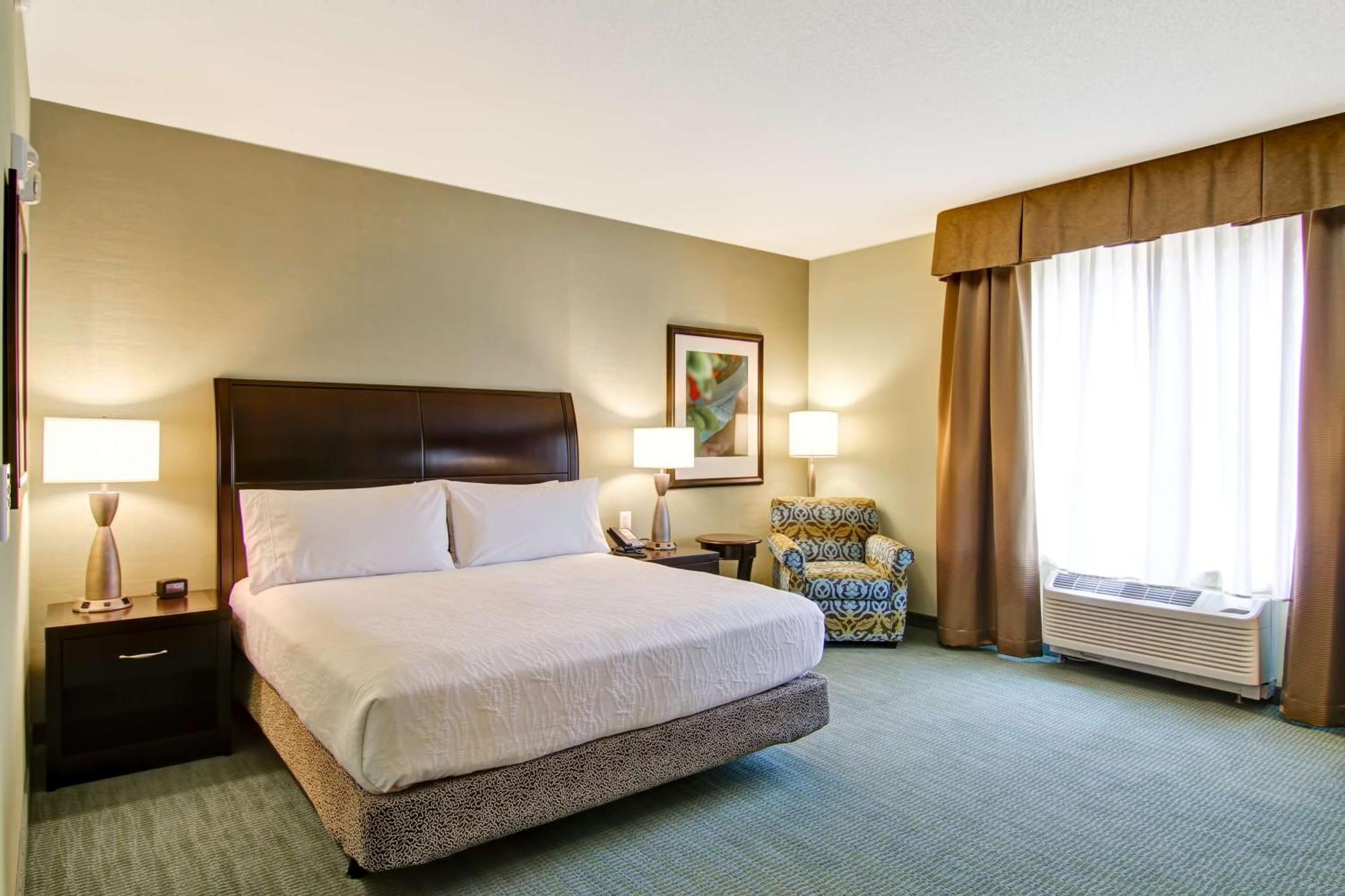Hilton Garden Inn Woodbridge Dış mekan fotoğraf