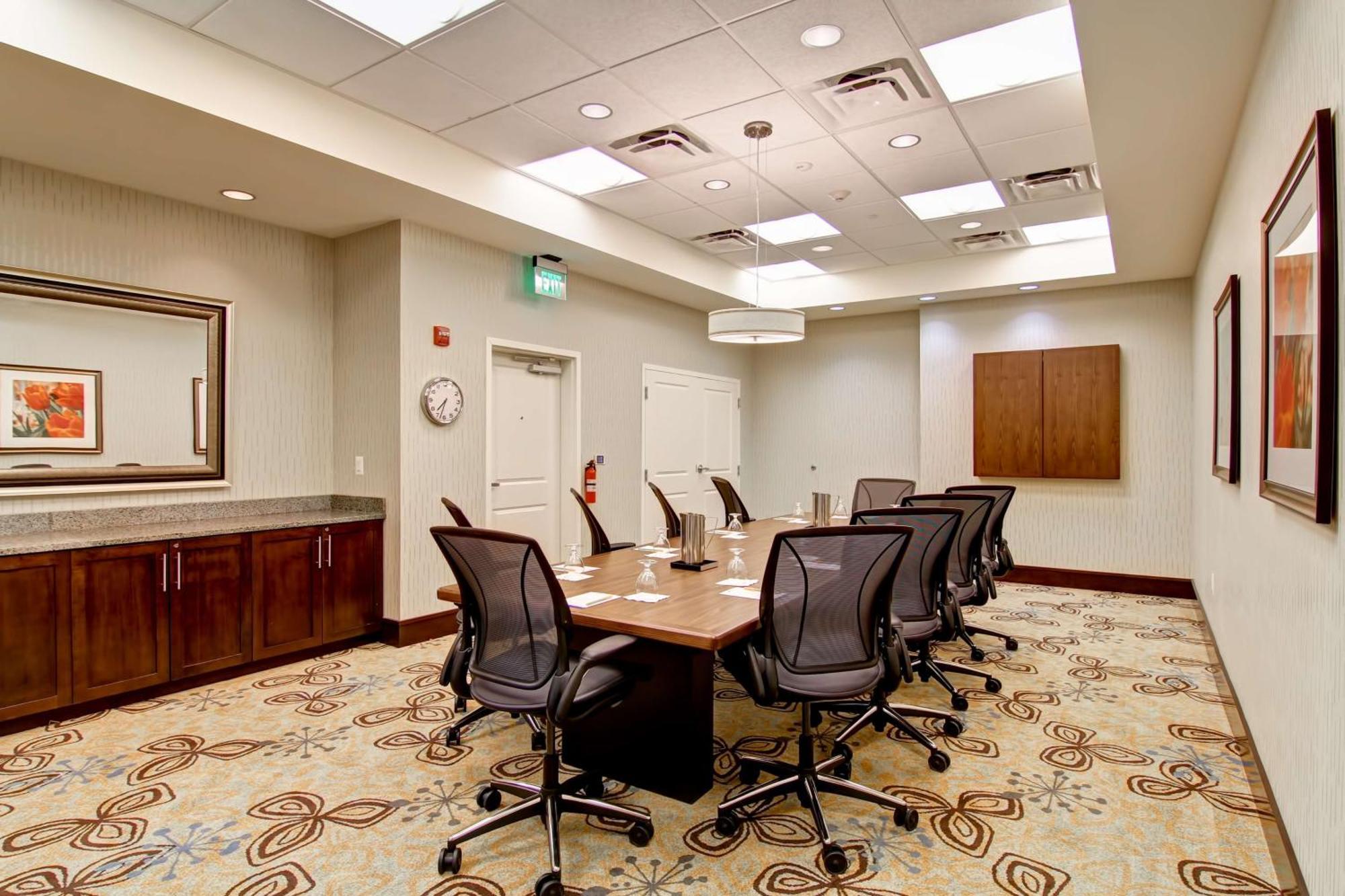 Hilton Garden Inn Woodbridge Dış mekan fotoğraf