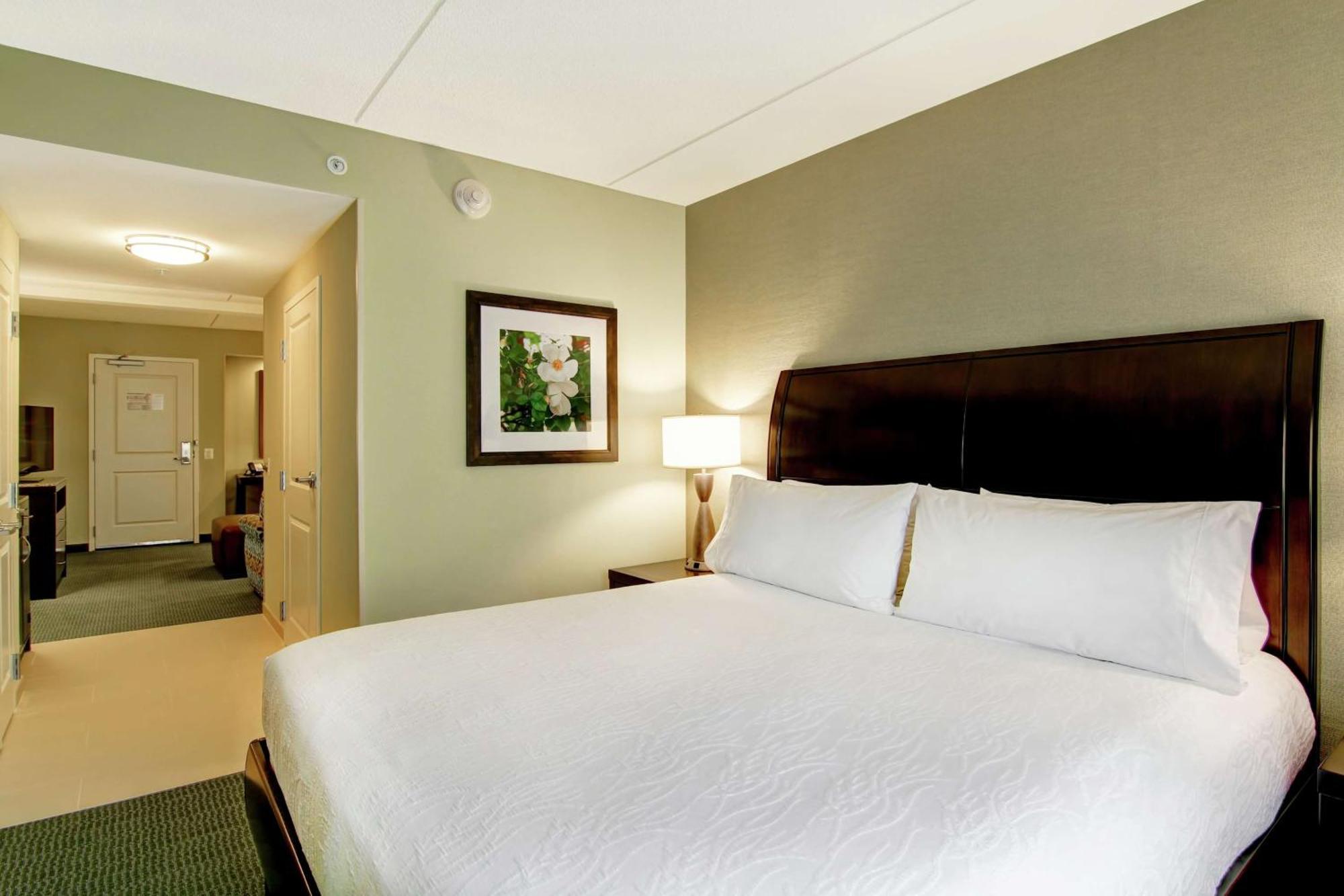 Hilton Garden Inn Woodbridge Dış mekan fotoğraf