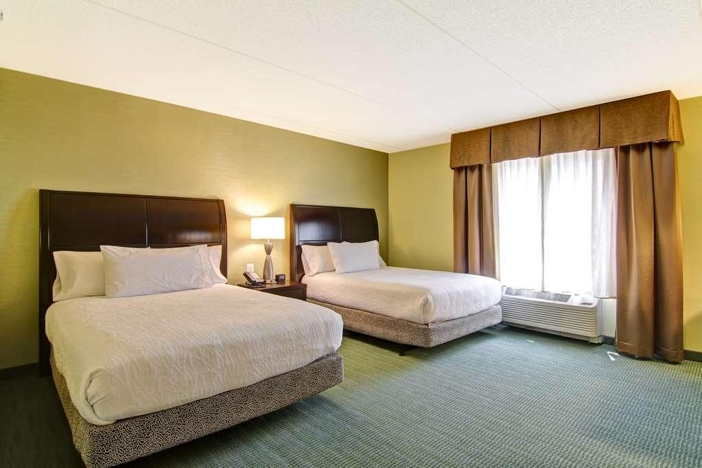 Hilton Garden Inn Woodbridge Oda fotoğraf