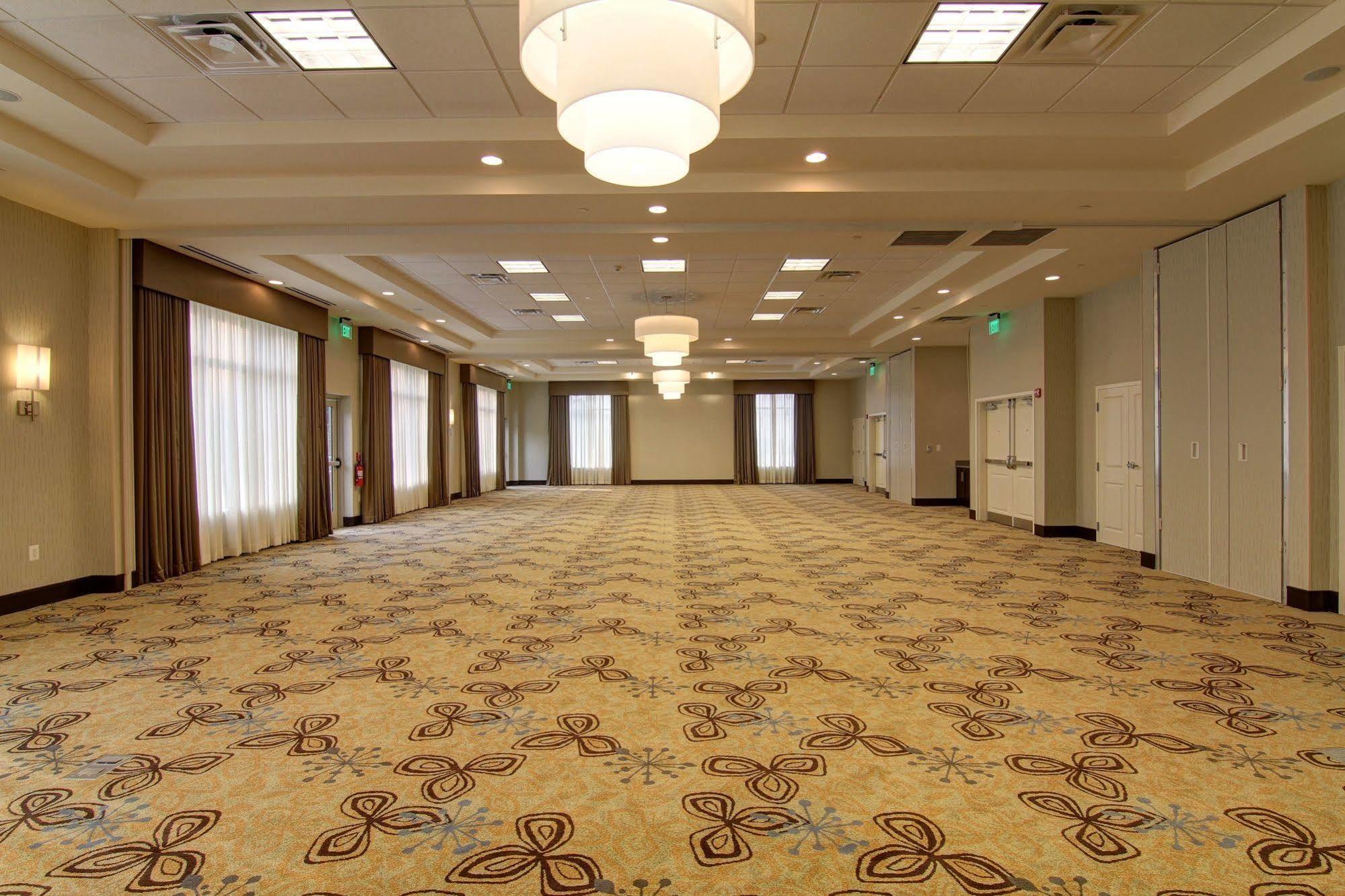 Hilton Garden Inn Woodbridge Dış mekan fotoğraf