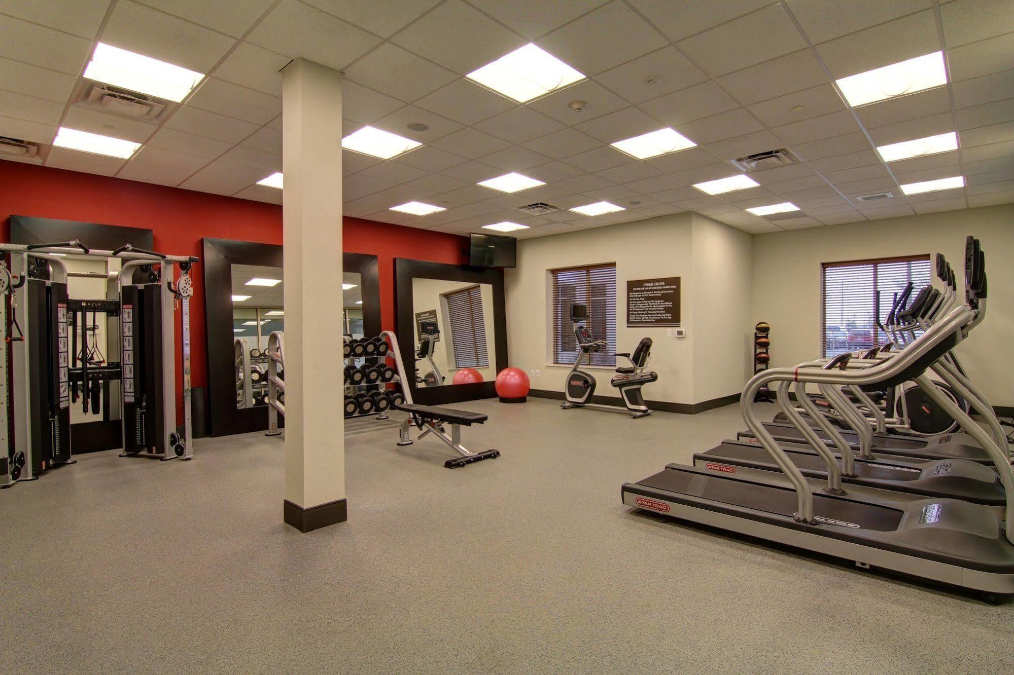 Hilton Garden Inn Woodbridge Dış mekan fotoğraf