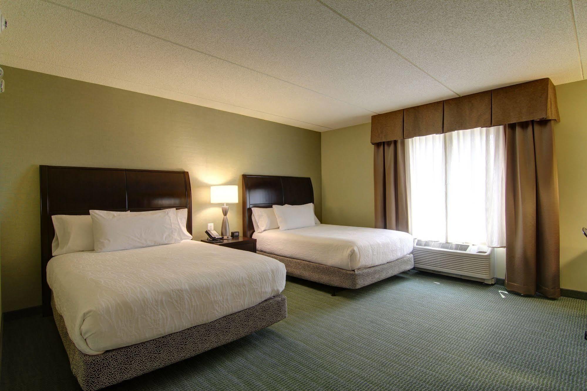 Hilton Garden Inn Woodbridge Dış mekan fotoğraf